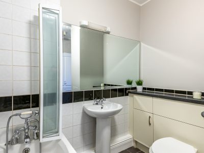 42 Segrave - Bathroom (2 of 3) - Photo- Ben Ryan