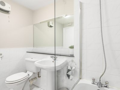 168 Castleforbes Sq - Bathroom (3 of 4) - Photo - Ben Ryan
